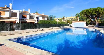 Global Vacacional: Townhouse on the beach with pool