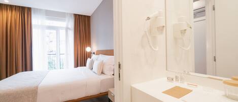 Minibar, caixa forta a l'habitació i cortines opaques