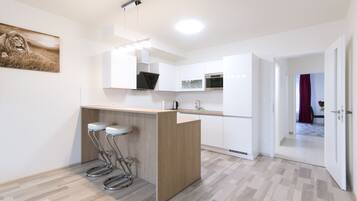 Microwave, dishwasher, cookware/dishes/utensils