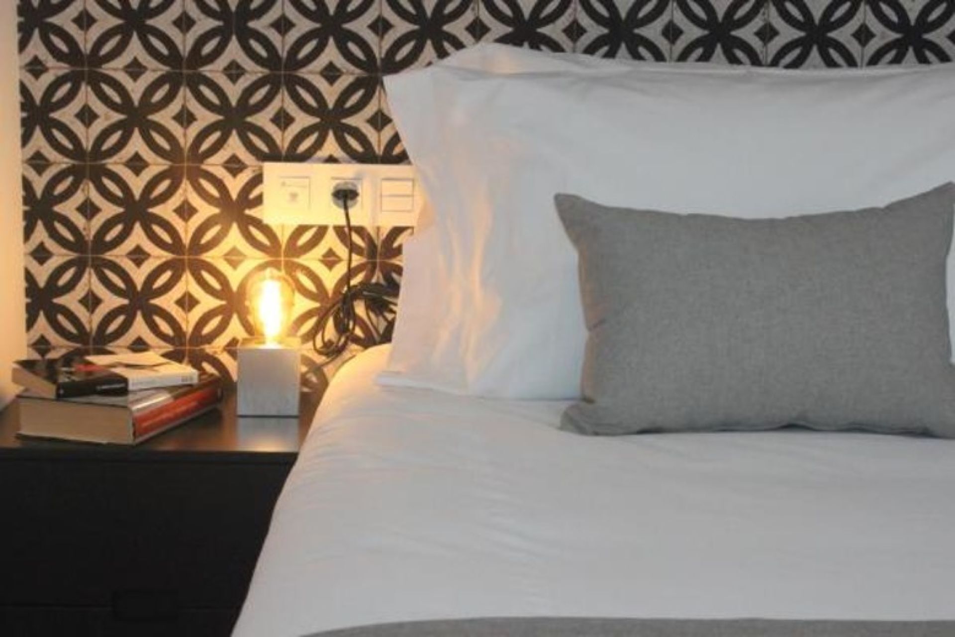 2 dormitorios, tabla de planchar con plancha, Internet