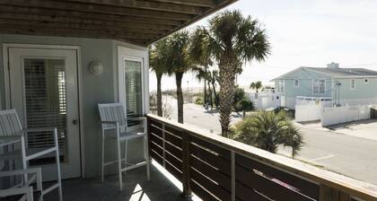 🏖️🏖️PRICE REDUCED! Beach Vibe! #1 location, Ocean Views, free parking, more.