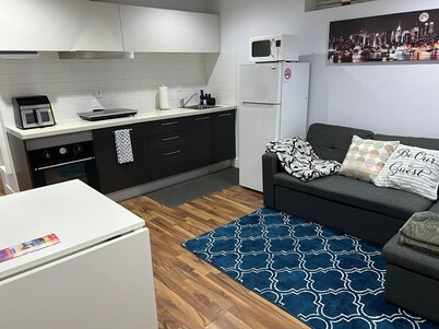 Affordable, clean, spacious, private guest suite 2 bedrooms+sofa bed/1 full bath