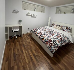 2 Schlafzimmer, Schreibtisch, Bügeleisen/Bügelbrett, kostenloses WLAN