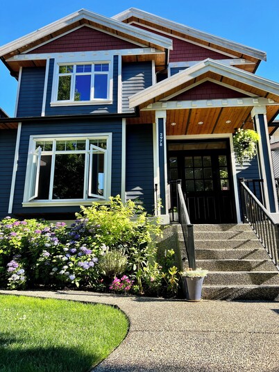 Affordable, clean, spacious, private guest suite 2 bedrooms+sofa bed/1 full bath