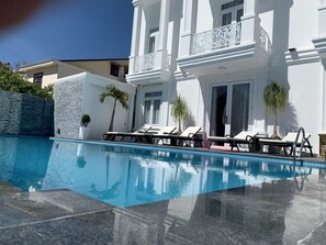 Outdoor pool - Villa Hotel Camelia (Lam Vien - Da Lat)