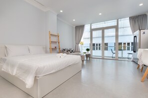 Grand-Doppelzimmer | Hochwertige Bettwaren, laptopgeeigneter Arbeitsplatz, kostenloses WLAN