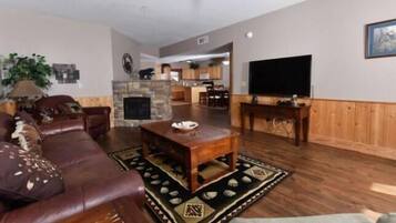 Condo, Multiple Beds, Golf View (3204 Golf View Hillcrest Mountain San) | Living room | Flat-screen TV