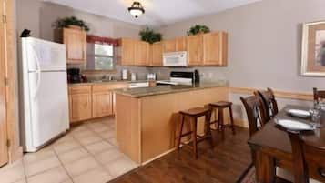 Condo, Multiple Beds, Golf View (3204 Golf View Hillcrest Mountain San) | 3 bedrooms, laptop workspace, bed sheets