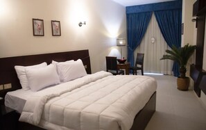 Minibar, coffres-forts dans les chambres, rideaux occultants