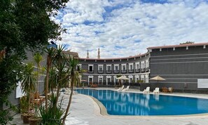 Vista frontal de la propiedad