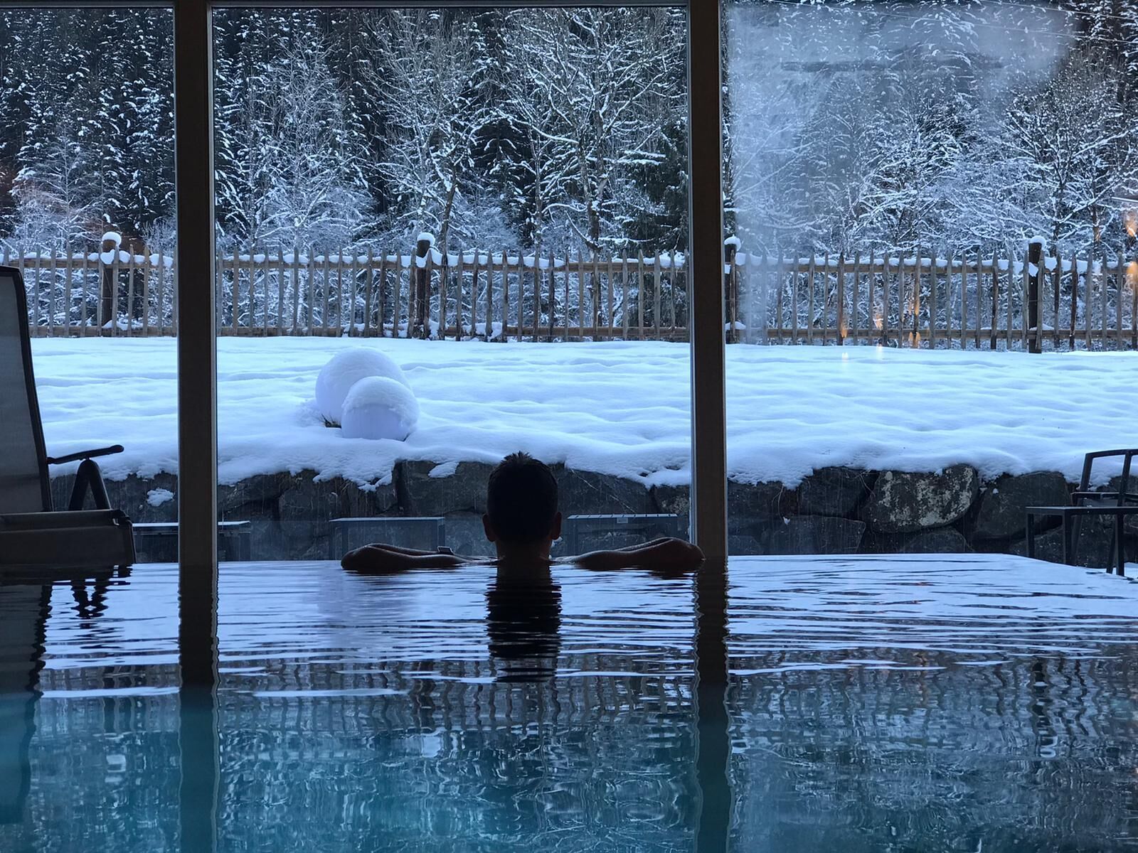 Una piscina techada, una piscina climatizada