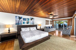 4 bedrooms, travel crib, internet, bed sheets - Kona Blue: Secluded Beachfront Home w/ Private Pool, AC & Ocean Views (Kailua Kona)