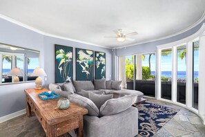 Smart TV, DVD player, stereo - Kona Blue: Secluded Beachfront Home w/ Private Pool, AC & Ocean Views (Kailua Kona)