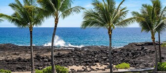 Gran casa frente al mar con piscina, fácil acceso al centro de Kona, a pasos de los estanques de Keiki. Casa Azul