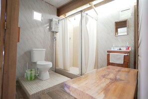 Cabaña familiar, vistas al jardín (Mayflower) | Ducha del cuarto de baño