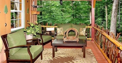 Enchanted - 1 Bedrooms, 1 Baths, Sleeps 2 Cabin by RedAwning