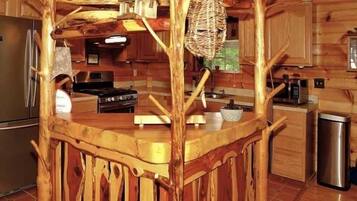 Cabin, 1 Bedroom | Dapur peribadi | Peti sejuk, ketuhar, pembancuh kopi/teh