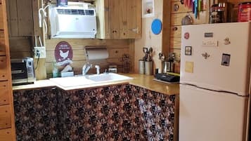 Fridge, microwave, oven, coffee/tea maker