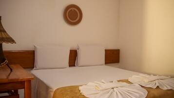 Quarto casal (Ala Jardim) | Frigobar, escrivaninha, Wi-Fi de cortesia, roupa de cama