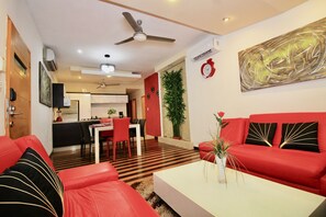 Praia 2, 3 Bedrooms, 2 Bath Apartment | Wohnbereich