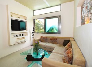 Praia 3, 2 Bedrooms, 1 Bath Apartment | Wohnbereich