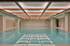 室内游泳池，室外游泳池