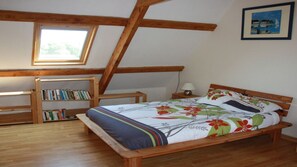 6 bedrooms, iron/ironing board, bed sheets