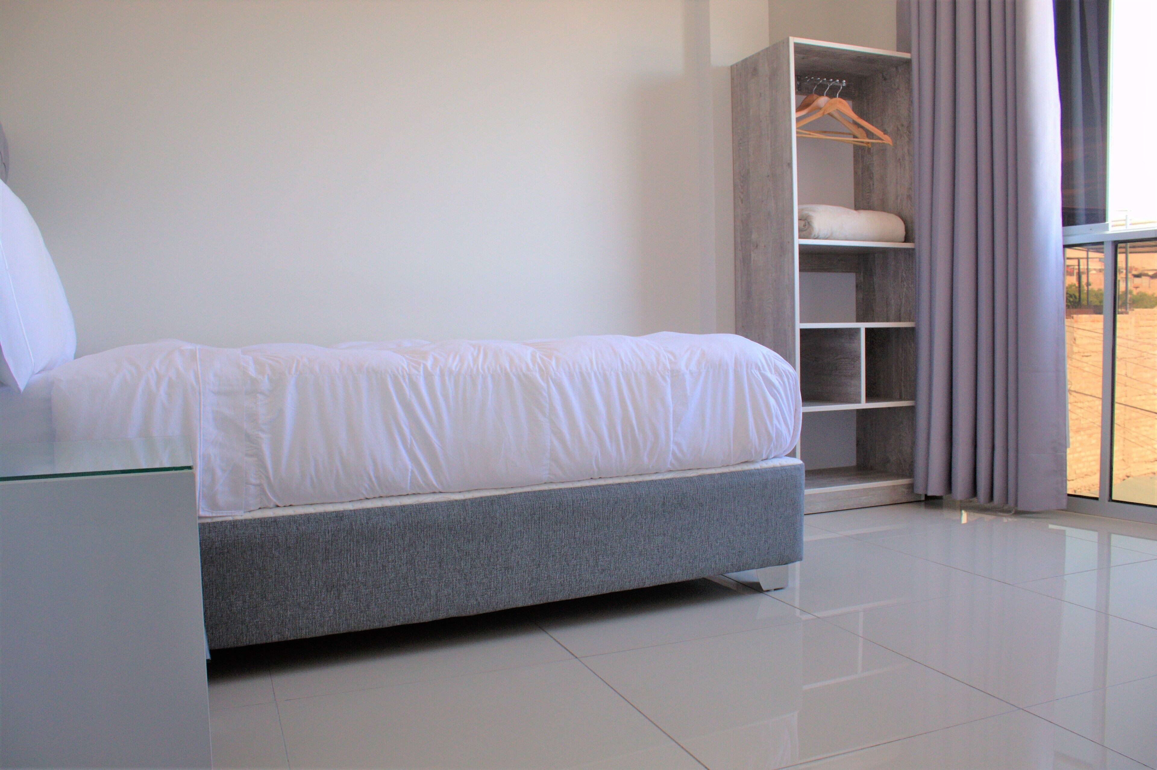 Bộ đồ giường cao cấp, chăn bông, minibar 