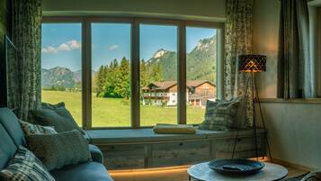 Fernseher, Bücher, Stereoanlage, Arbeitsbereiche