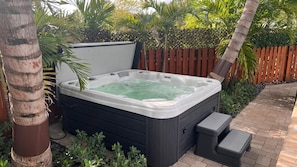 Outdoor spa tub - Billy's Resort -Men only-Clothing optional-Secluded Bungalow (Wilton Manors)