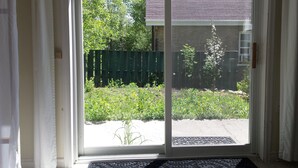 Interior - Stylish Private Studio near Downtown Peterborough (Peterborough)