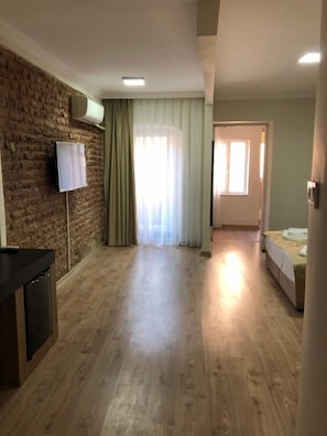 In-room safe, desk, free WiFi, bed sheets - Taksim 8 Suites (Istanbul)
