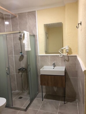 Standard Single Room | Bathroom