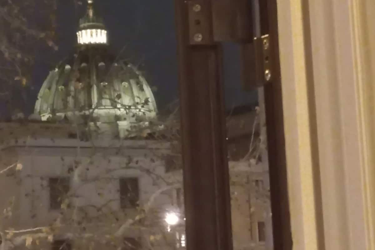 A view of the United States Capitol building at night.