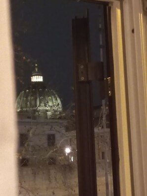 각각 다른 스타일의 인테리어, 책상, 암막 커튼, 다리미/다리미판