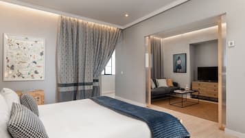 1 bedroom, Egyptian cotton sheets, premium bedding, down comforters