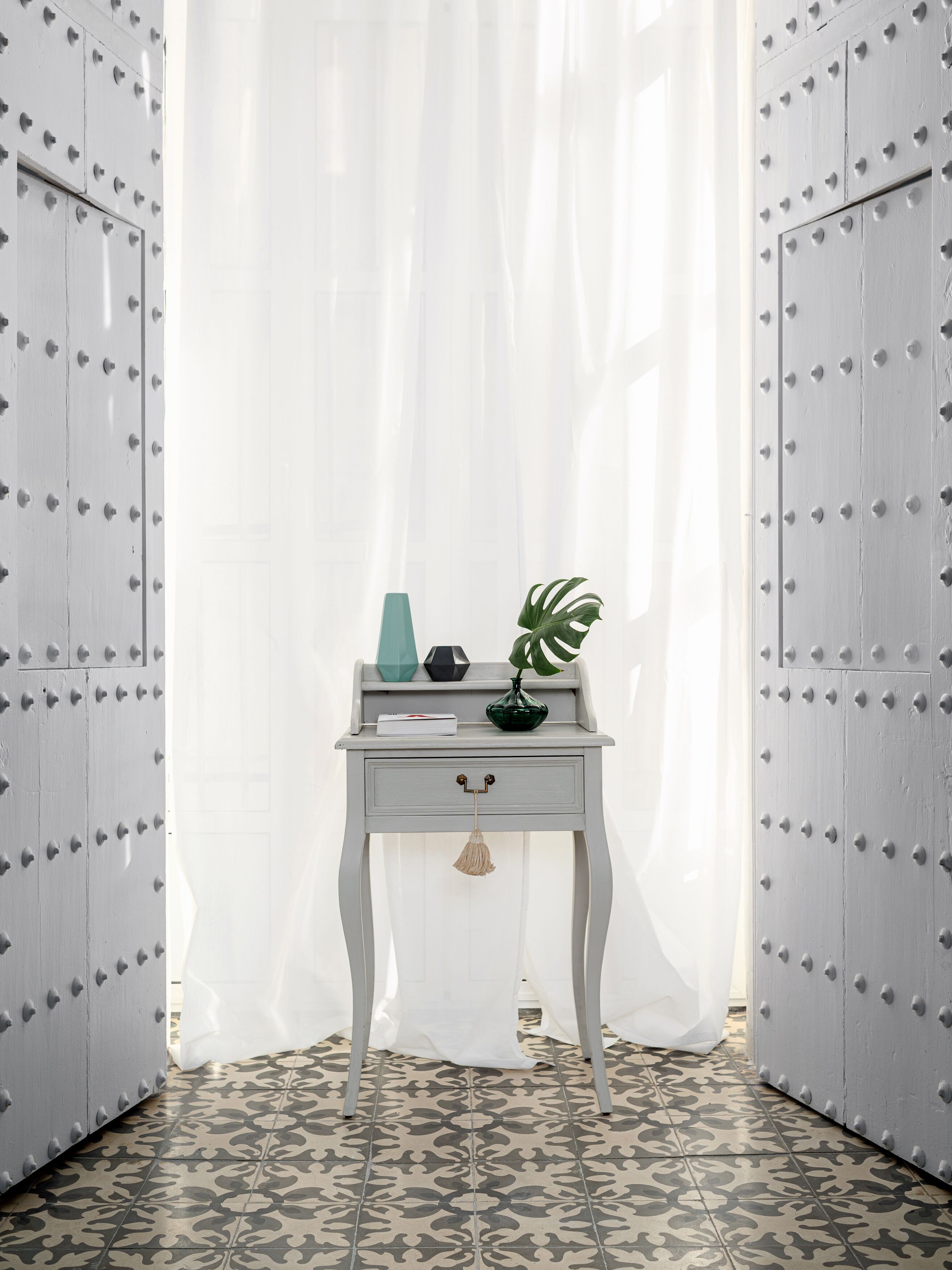 Deluxe Studio Suite | Living area | Flat-screen TV