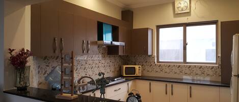 Fridge, microwave, stovetop, cookware/dishes/utensils