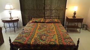 Economy Suite. 1 Bedroom. (B2) | Sábanas de algodón egipcio, ropa de cama de alta calidad y edredón 