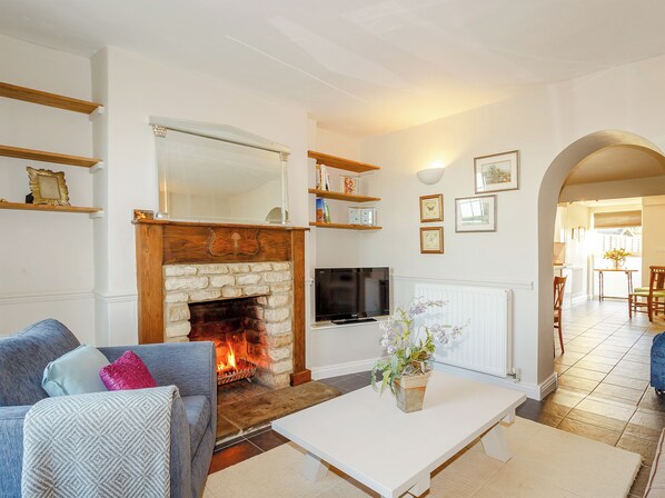 TV, fireplace