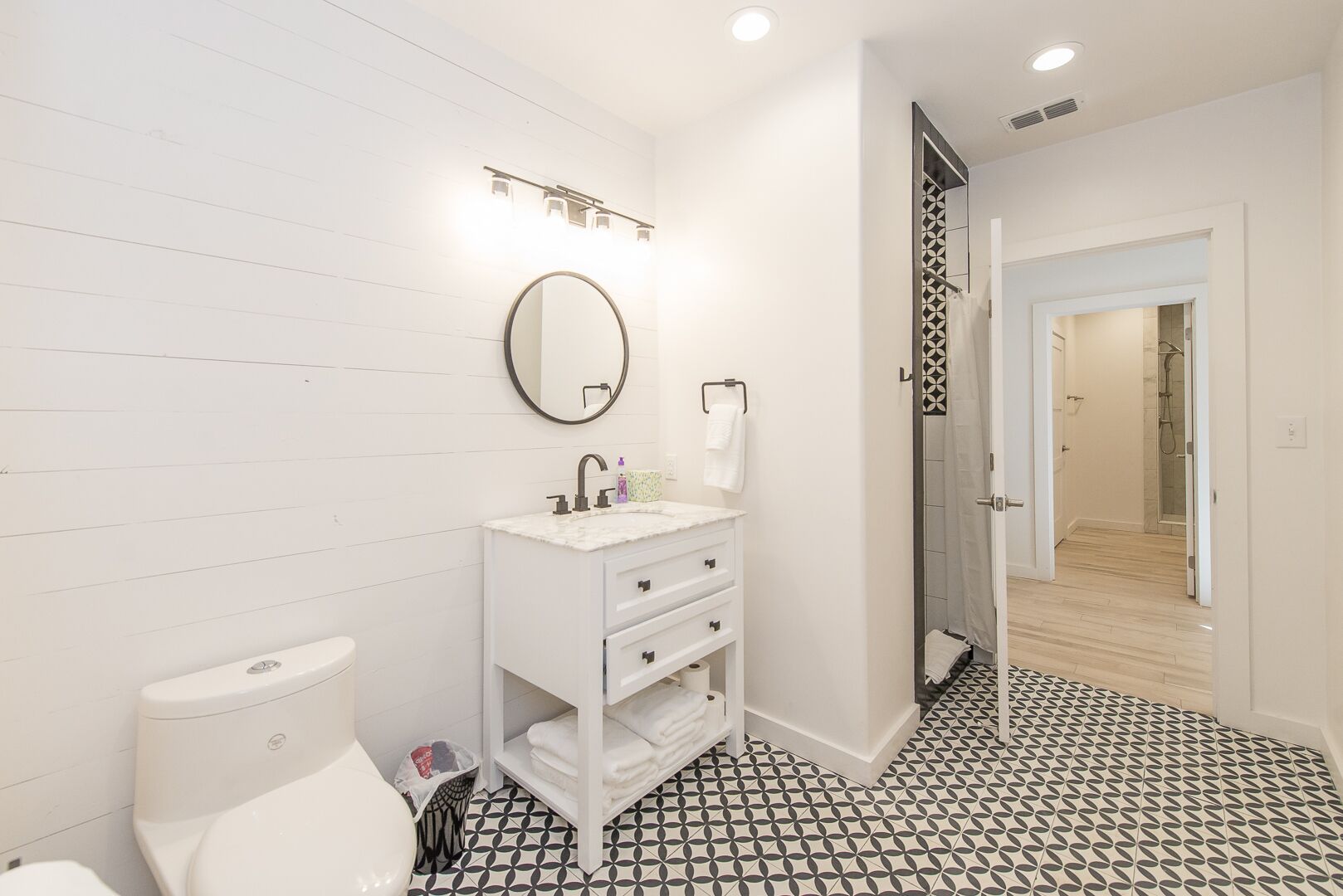 Chambre simple exclusive | Salle de bain | Articles de toilette (gratuits), séchoir à cheveux, savon, shampooing