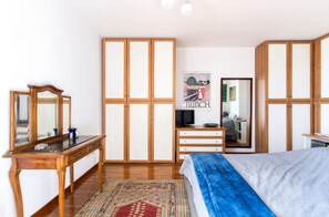 1 chambre, fer et planche à repasser, Wi-Fi, draps fournis