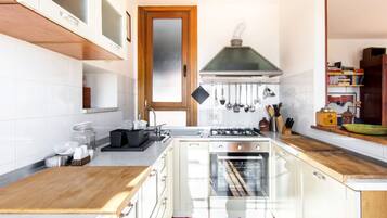 Micro-ondes, four, plaque de cuisson, lave-vaisselle
