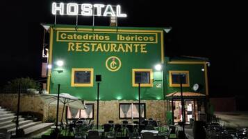 Fachada del alojamiento - Noche