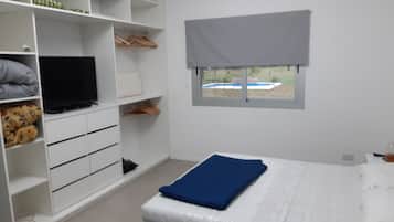 3 habitaciones, escritorio, tabla de planchar con plancha y wifi gratis