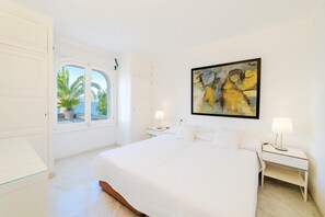 5 bedrooms, iron/ironing board, travel crib, WiFi - CAN RAMIS -  Seafront house with panoramic views. (Cielo de Bonaire)