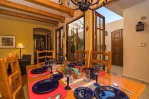 Maison, 2 chambres | Restauration