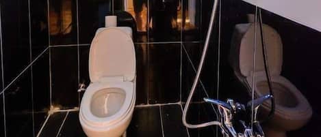 Dusch, gratis toalettartiklar, hÄrtork och handdukar