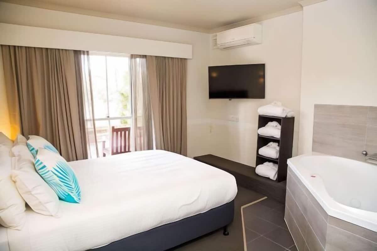 1 slaapkamer, luxe beddengoed, een minibar, een bureau