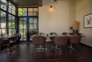 Breakfast and dinner served, garden views  - Lincoln Downs Resort Batemans Bay (North Batemans Bay)